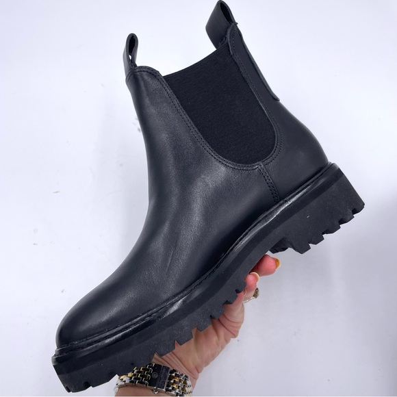 NEW Everlane Black Leather Lug Sole Chelsea Bootie in‎ Size 5.5 - Picture 7 of 14